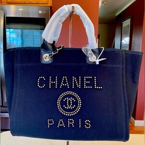 PURSE: Black Cloth Tote Shoulder Bag w/Studded Detailing & Dust Bag, NWTT